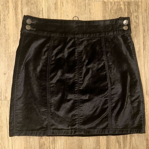 Free People Black Velvet Side Button Mini Skirt Size 29 Back Pull Zip - Picture 5 of 12